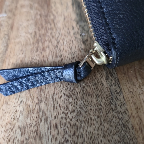 Tory Burch Women's 141004 Pebbled Leather Britten Zip Continental Wallet (Black) - Picture 4 of 11